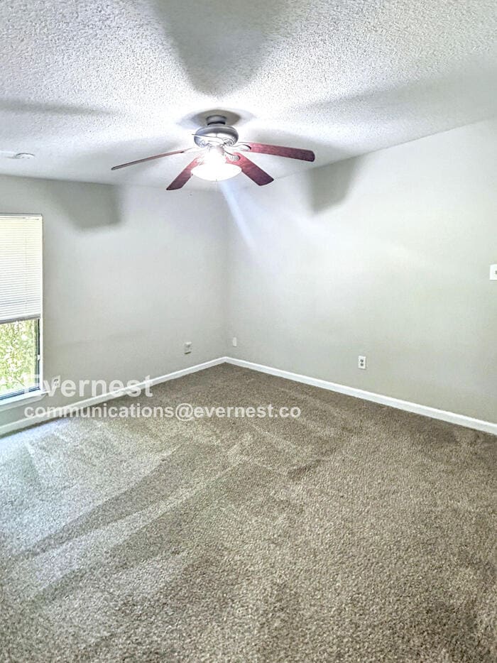 Building Photo - 105 Meadowlark Pl
