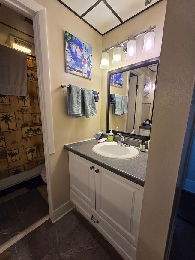 Building Photo - University Tower 2 BR