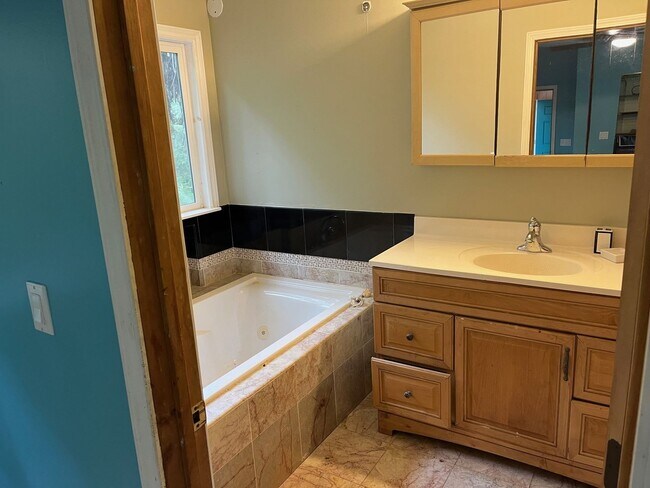 Building Photo - Flexible Rental Near Hilo – Whole House or Separate Units | Pets OK