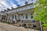 Building Photo - Comfortable living in this well-maintained 3-bedroom end unit home for rent