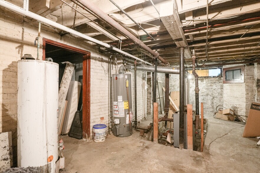 Building Photo - 265 Main St