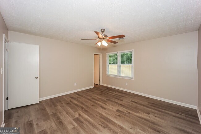 Building Photo - 4741 Cedar Lake Dr SE