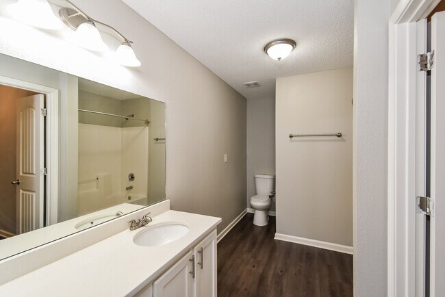 Building Photo - 7807 Birdwood Dr
