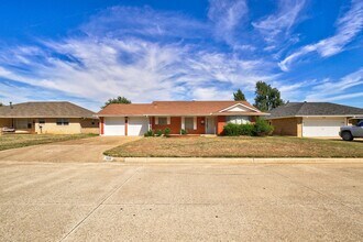 Building Photo - 3 Bed 2 Bath in Midwest City!