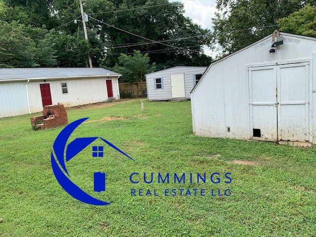 Building Photo - Nice Three Bedroom With Tons of Storage