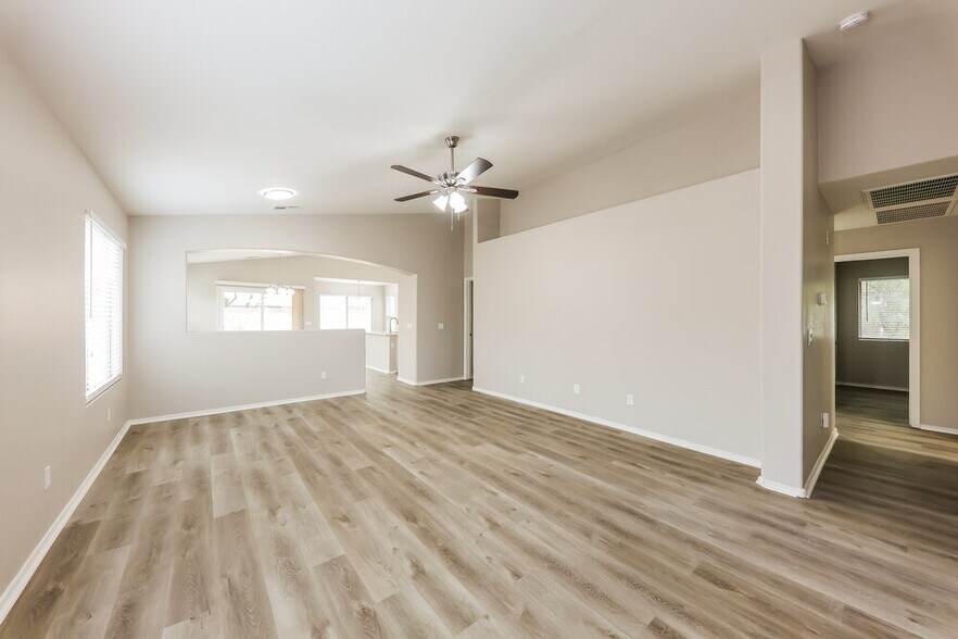 Building Photo - 15350 W Lundberg St
