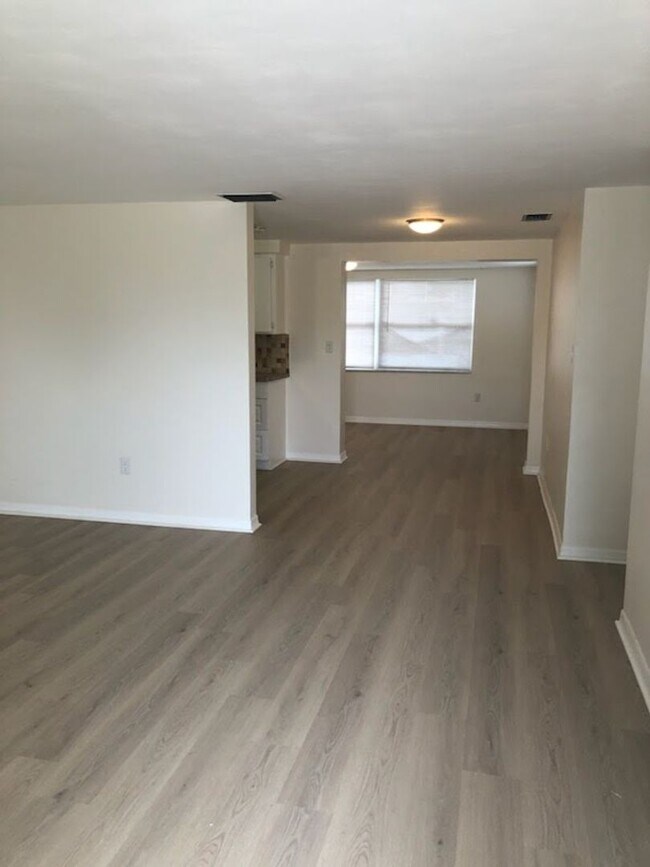 Building Photo - Beautiful remodeled home!