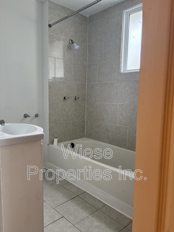 Building Photo - 423 E Keys Ave