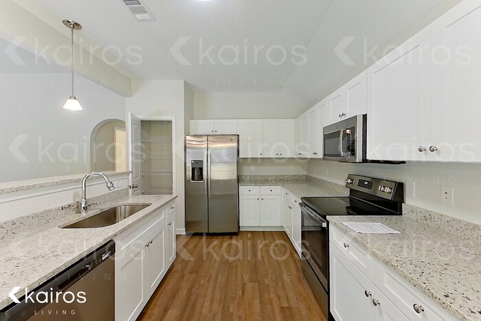 Building Photo - 265 Silver Pointe Dr