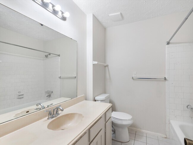 Building Photo - 13515 Wimbledon Oaks Dr