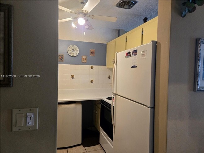 Building Photo - 900 SW 11th Ave