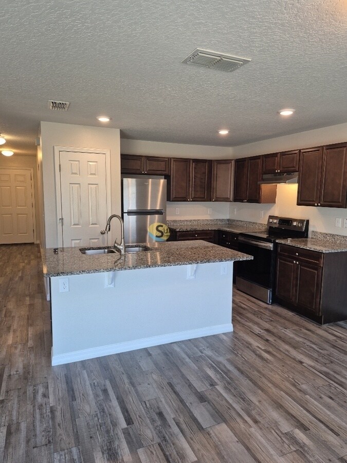 Building Photo - 31 Wood Amber Ln