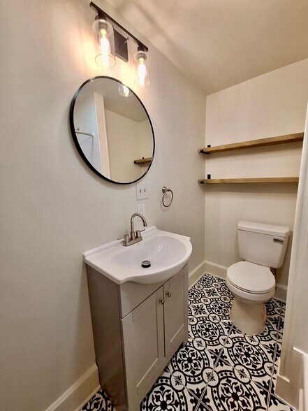 Building Photo - 260 S Spruce St