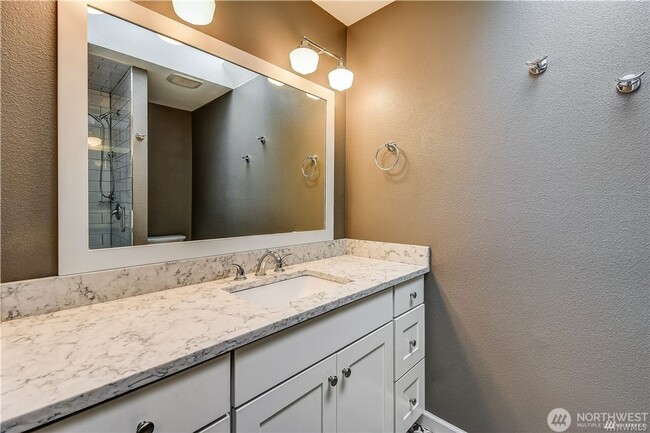 Building Photo - 3bd/2.5ba Renton Home