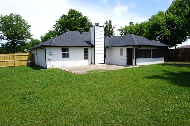 Building Photo - 3 Bed / 2 Bath Home on Cul de Sac in North Rogers - Easy access to 14th St, Shopping, Restaurants!