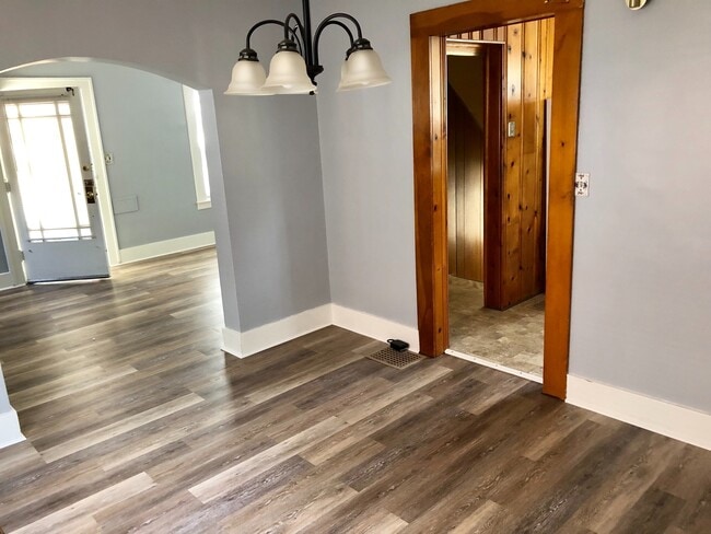 Building Photo - Beautiful 2 Bedroom/2 Bath South End Home ...