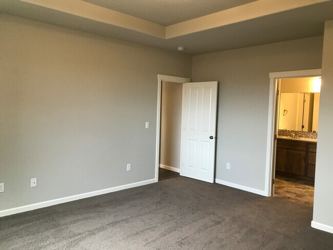 Building Photo - Single Level Home In NW Redmond Oregon