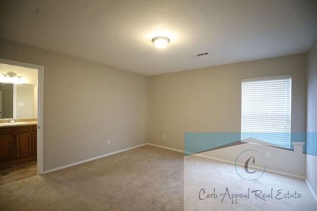 Building Photo - Beautiful 3 bed / 2 bath home with fenced back yard - Nettleton!!