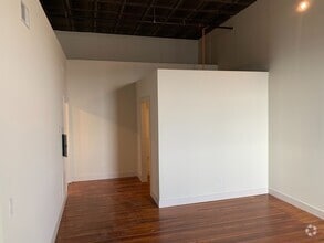 Building Photo - One Bedroom Newport Loft