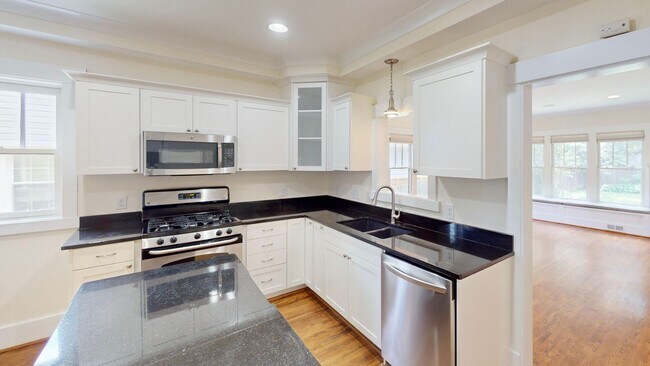 Building Photo - 2320 Chesterfield Ave