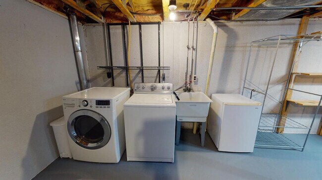 Building Photo - 3008 Bolgos Cir