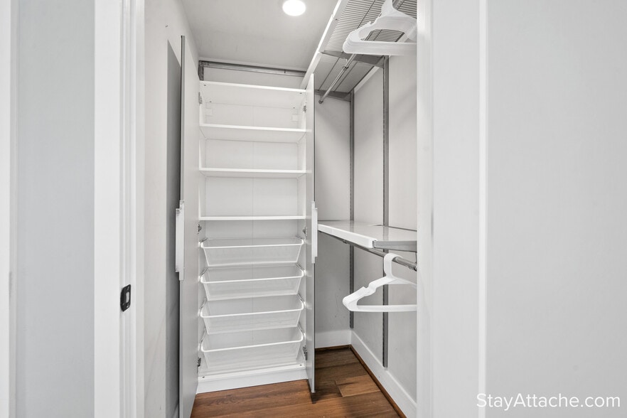 Building Photo - 1300 4th St SE