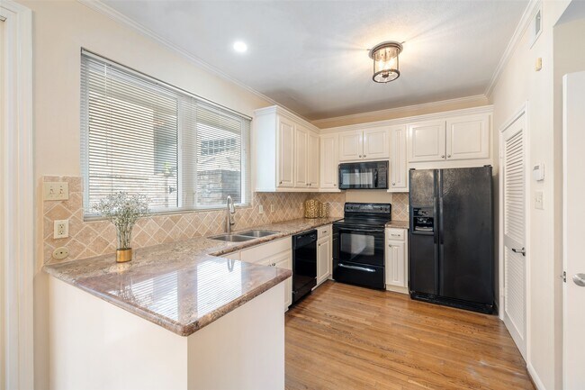 Building Photo - 5850 Valley Forge Dr