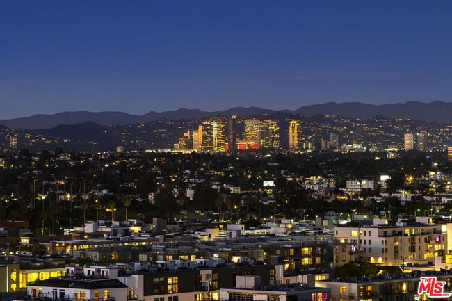 Building Photo - 13650 Marina Pointe Dr