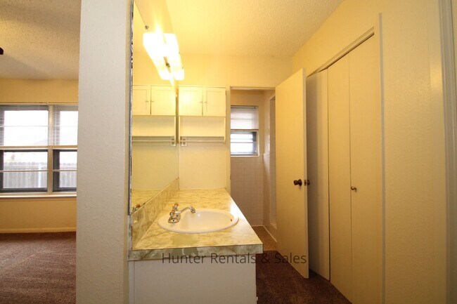 Building Photo - I Have A Pool!