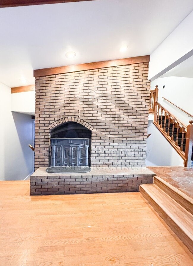 Building Photo - Lexington Schools Split Level