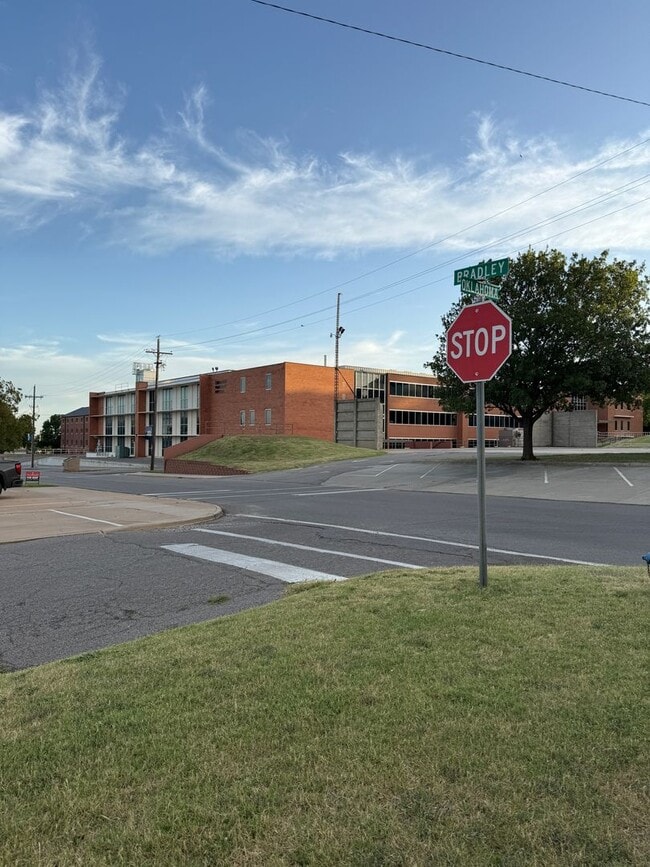 Building Photo - 1/2 block East of SWOSU
