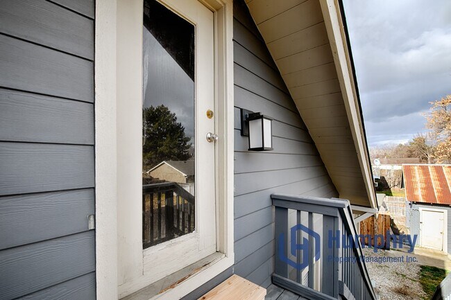 Building Photo - Charming home within walking distance to the greenbelt.