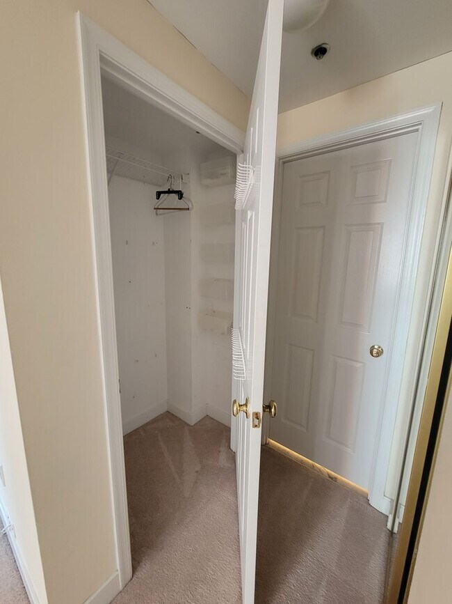 Building Photo - 1BR Condo Two Blocks from Ballston Metro