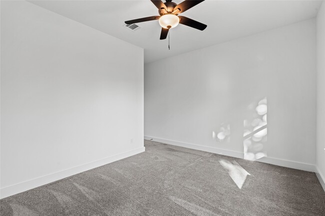 Building Photo - 2213 Lee St