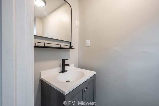 Building Photo - "Spacious 4-Bedroom Home on Orange Street with 2 Full Baths and 2260 Sq. Ft. in Indianapolis!"