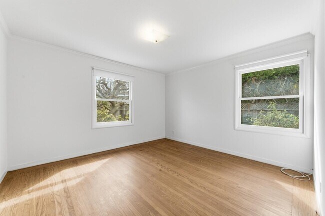 Building Photo - 8 Patricia Pl