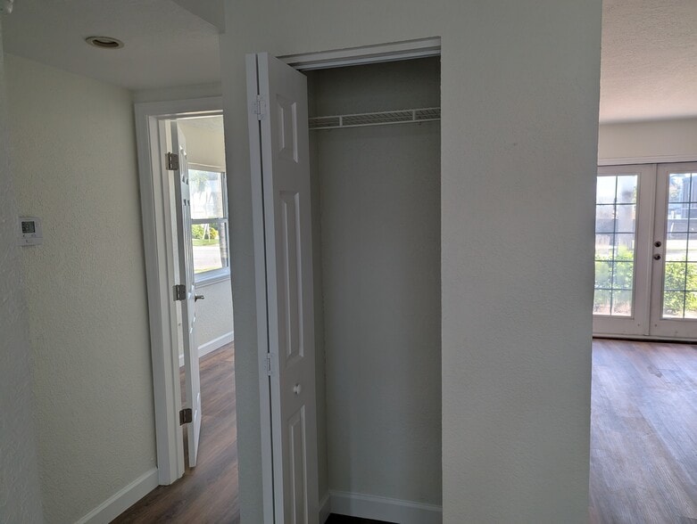 Building Photo - 2706 Pass a Grille Way