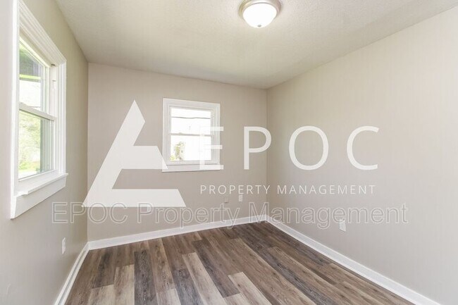 Building Photo - 617 Dailey St