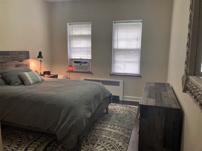 Building Photo - 5425 W Martin Dr