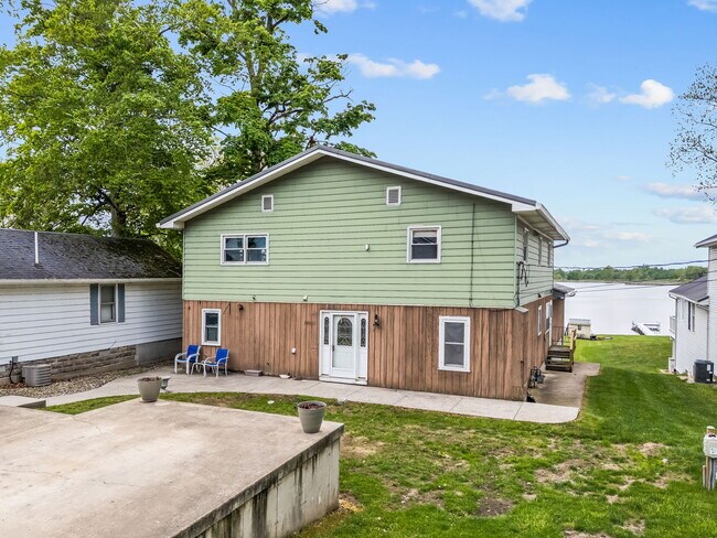 Building Photo - 2083 Chapman Lake Dr