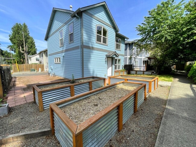 Building Photo - 9322 N Macrum Ave