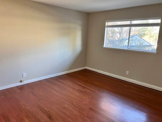 Building Photo - 2047 Montecito Ave