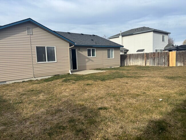 Building Photo - 339 E Bay Owl Dr