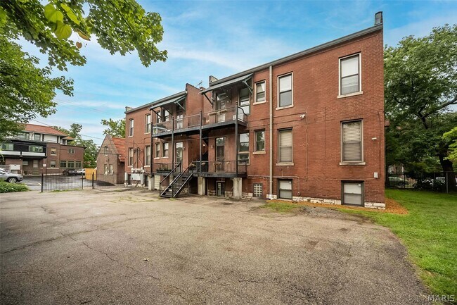 Building Photo - 19 N Taylor Ave