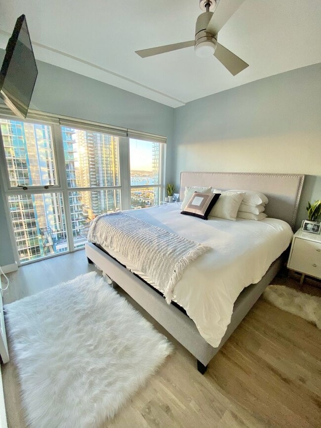 Building Photo - Luxury  Unit in Little Italy