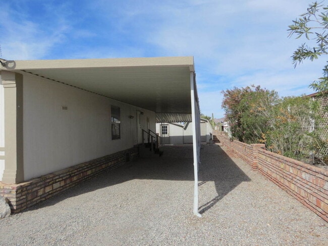 Building Photo - CLEAN 2 BED, 1 BATH IN THE FOOTHILLS!