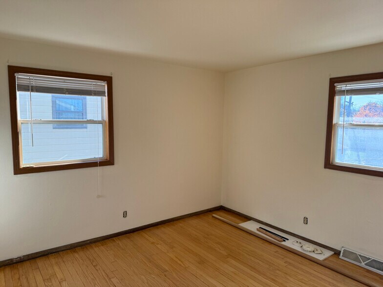 Building Photo - 9309 W Morgan Ave