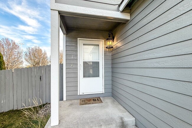 Building Photo - South Richland 4-Bedroom Home With Large Backyard