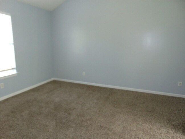 Building Photo - 611 Dove Ln