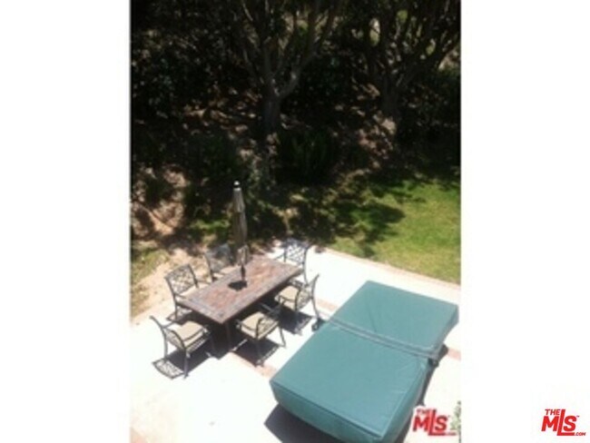 Building Photo - 1337 Avenida de Cortez